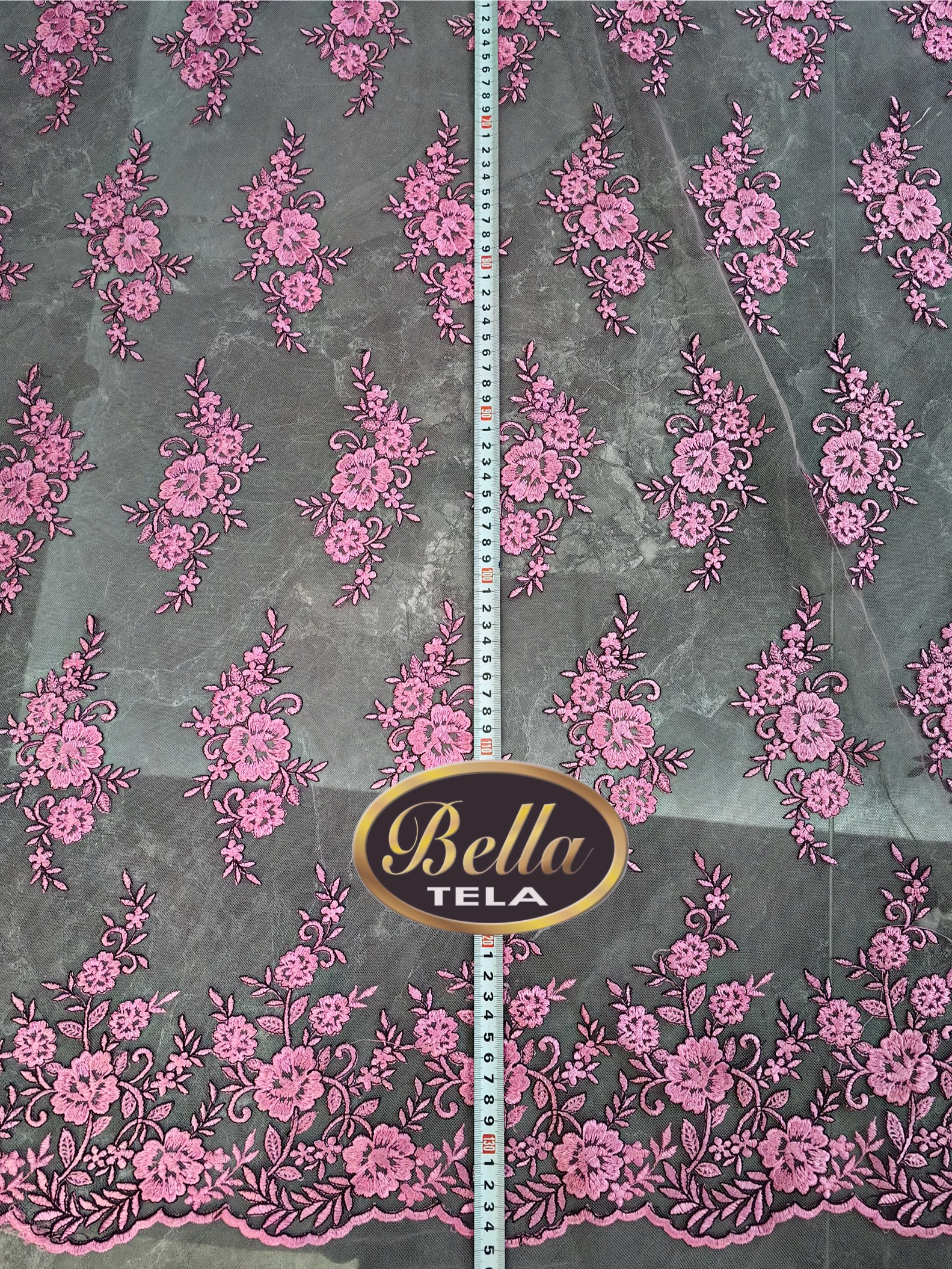 Bordado con borde negro